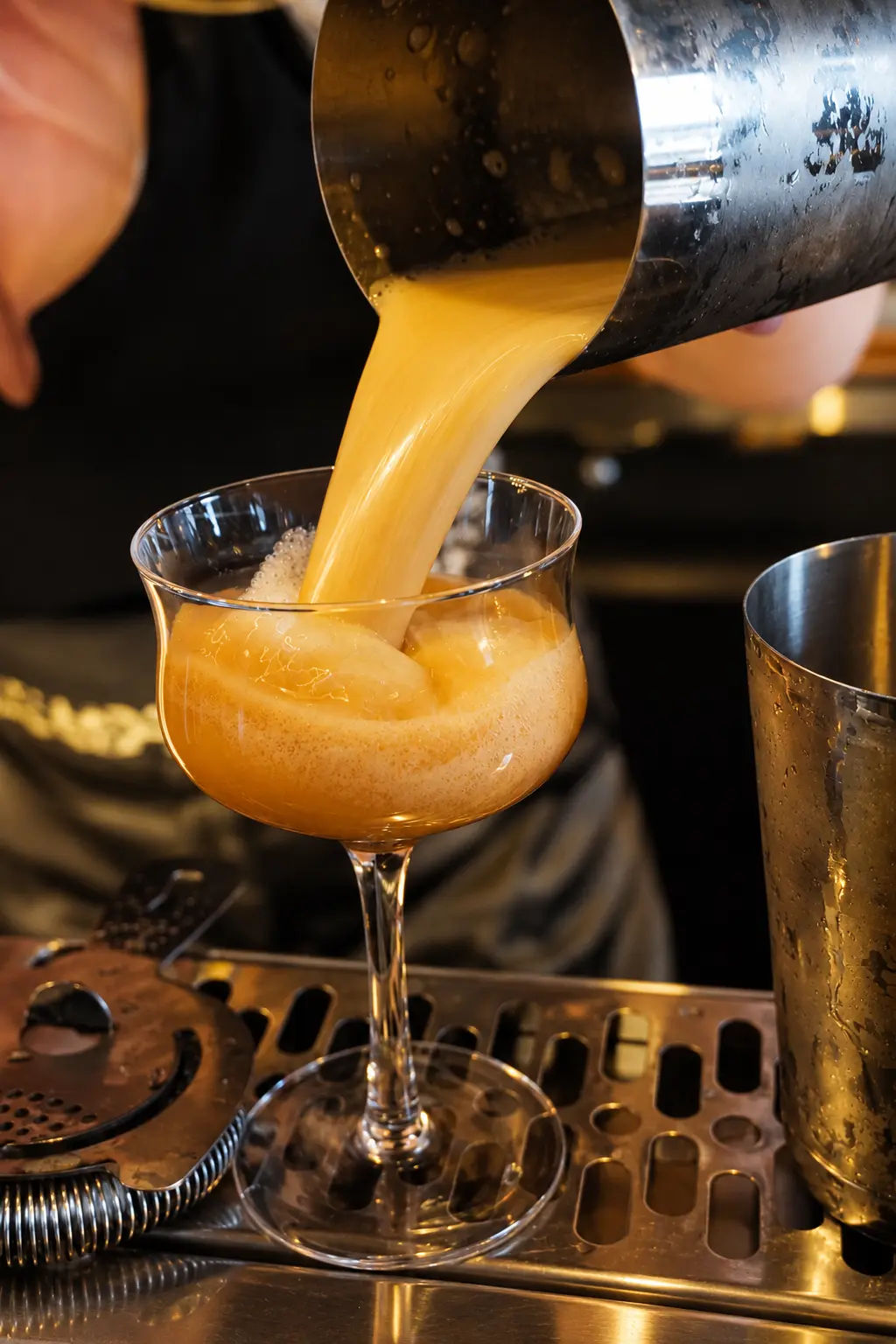 Cocktail pour at the bar